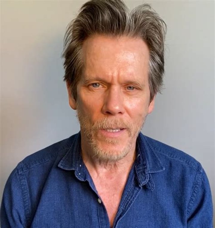 Kevin Bacon's daughter Sosie takes the plunge in figureflaunting
