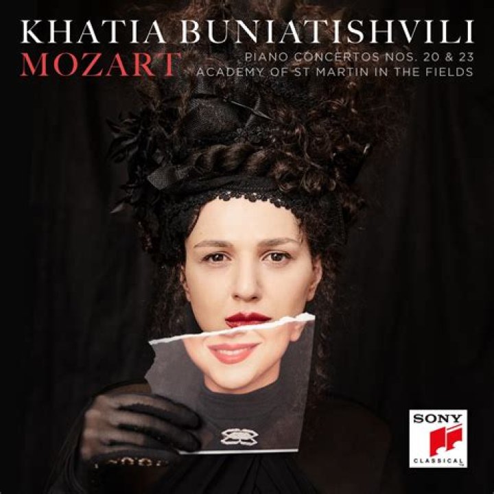 Khatia Buniatishvili Is a Mom Who is Her Partner?