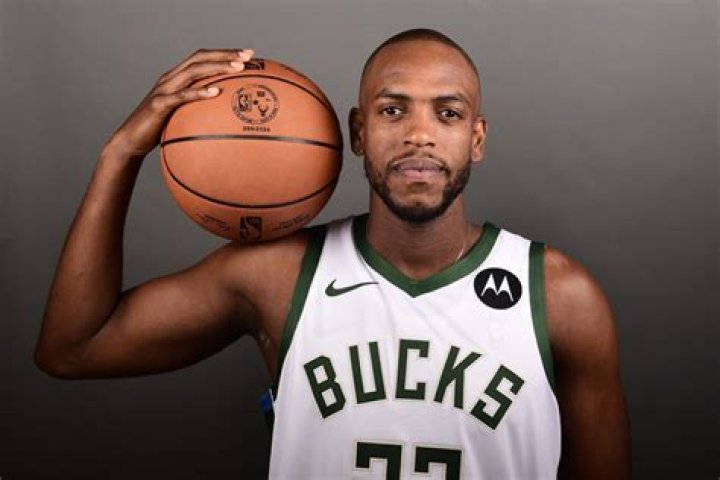 Khris Middleton's dad James recently passed away and fans had no idea