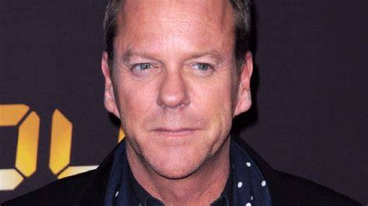 Kiefer Sutherland is still single &mdash; challenge accepted!