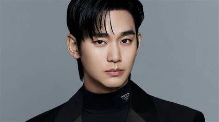 Kim Soo Hyun Age Bio Wife Net Worth Girlfriend Instagram Dramas