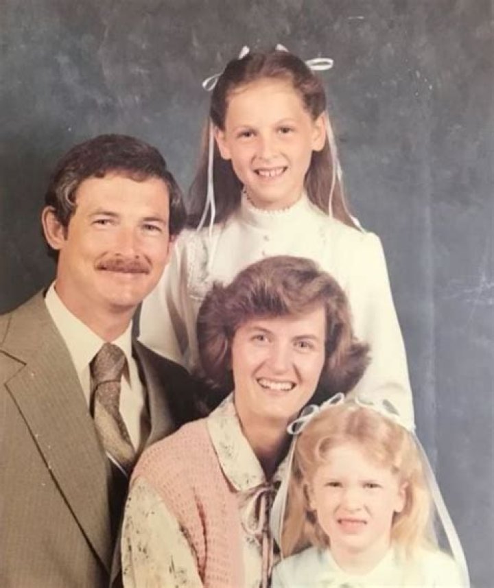Kimberly Schlapman Biography Facts, Childhood, Family & Achievements