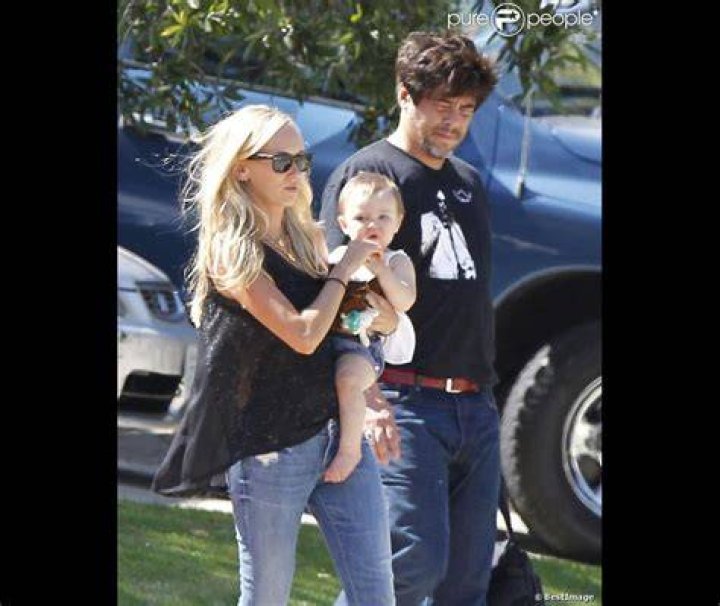 Kimberly Stewart et Benicio del Toro posent pour une rare photo avec