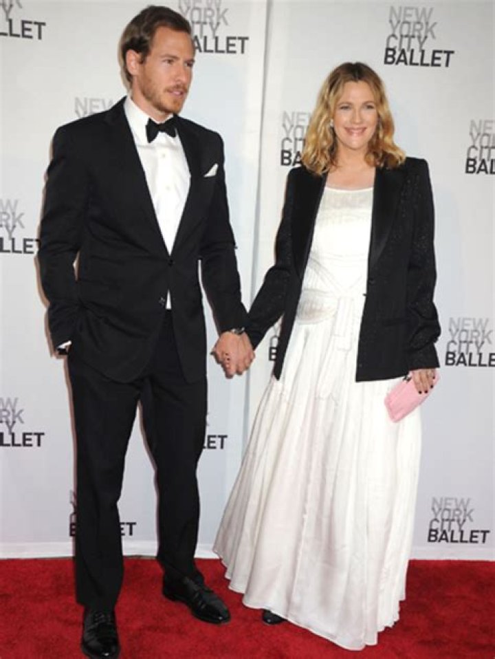 KnotsAndHearts Drew Barrymore and Wil Kopelman tie the knot ! Love