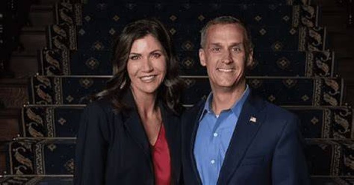 Kristi Noem sitting on Corey Lewandowski lap
