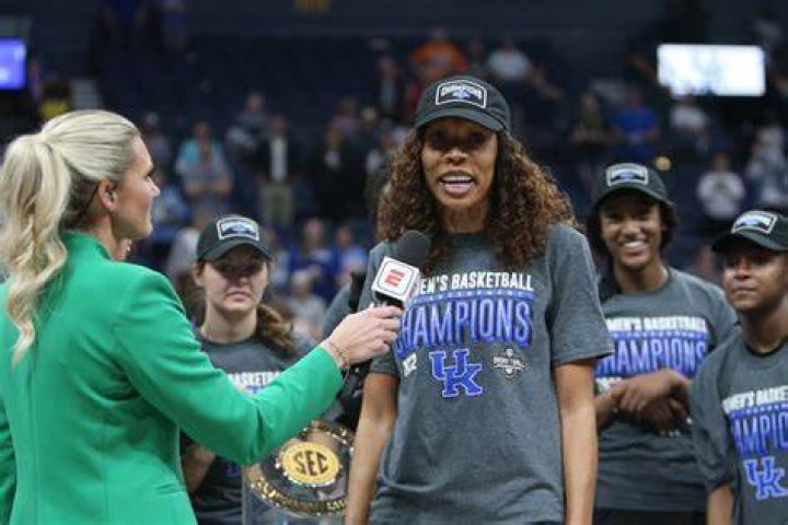 Kyra Elzy gets contract extension with Kentucky Women&rsquo;s basketball A
