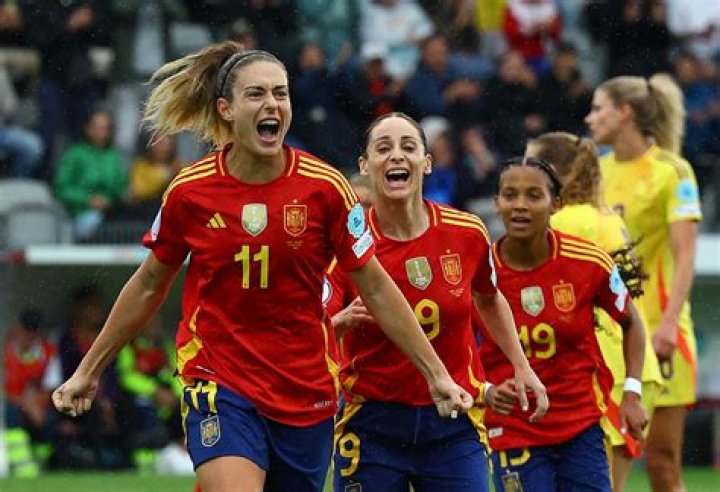 La imagen de Alexia Putellas y Olga R&iacute;os en Eindhoven que funde la red