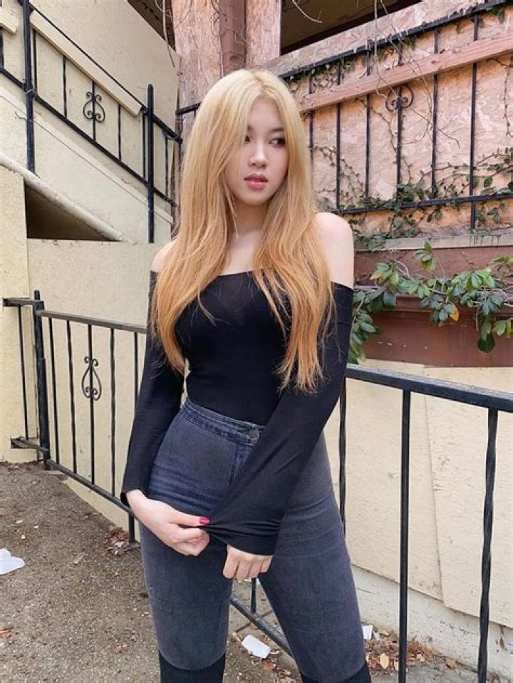 La influencer Allissa Shin es criticada por su gran parecido a Ros&eacute; de