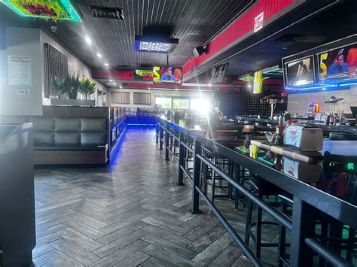 La Perla del Mar VIP, 6812 Mall Blvd in Restaurant menu