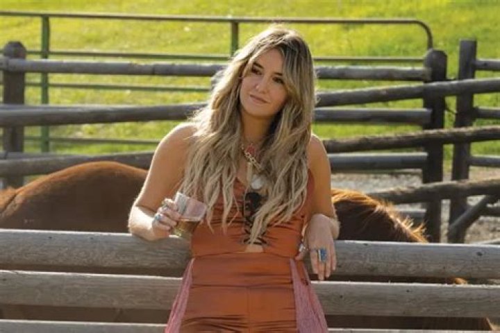 Lainey Wilson Is Not Abashed to ‘Smell Like Smoke,’ as Her Original