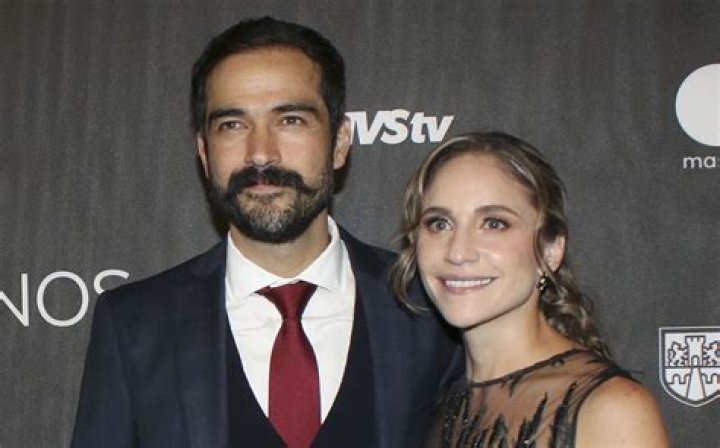 Lamentable Alfonso Herrera anuncia su separaci&oacute;n de su esposa Diana