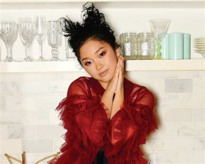 Lana Condor Wiki, Height, Age, Boyfriend, Family, Biography & Facts