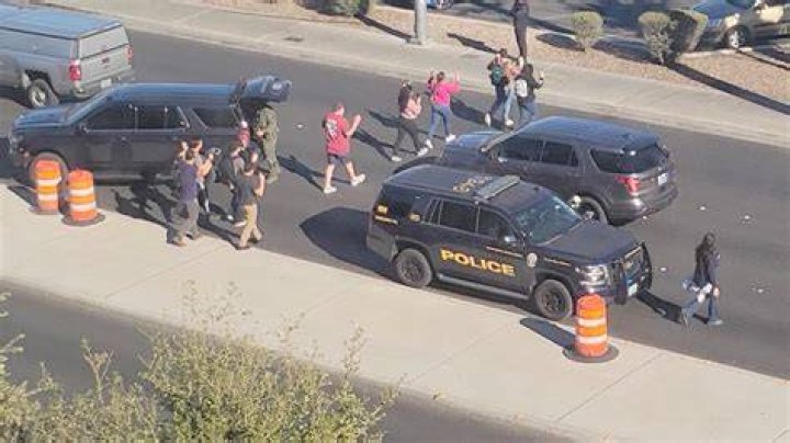 Las Vegas school fight turns into violent stabbing attack, disturbing