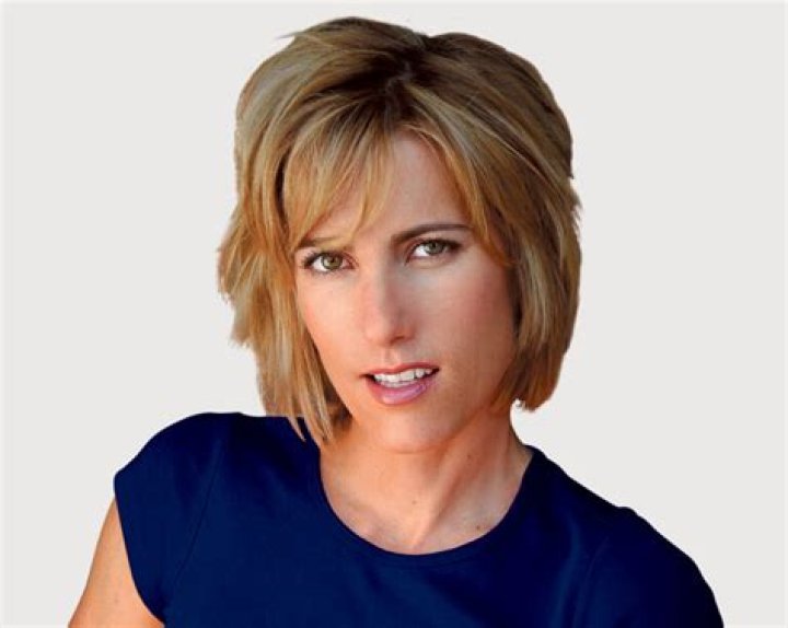 Laura Ingraham Classies up the 8pm FOX News Hour Tonight and Dispatches