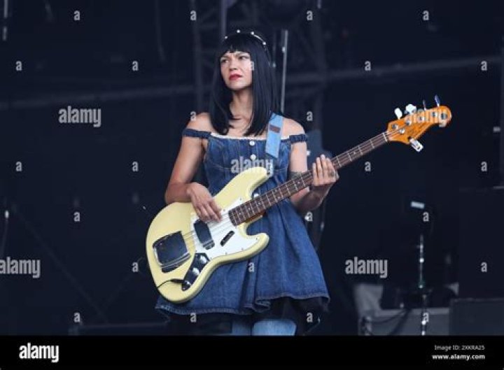 Laura Lee r/Khruangbin