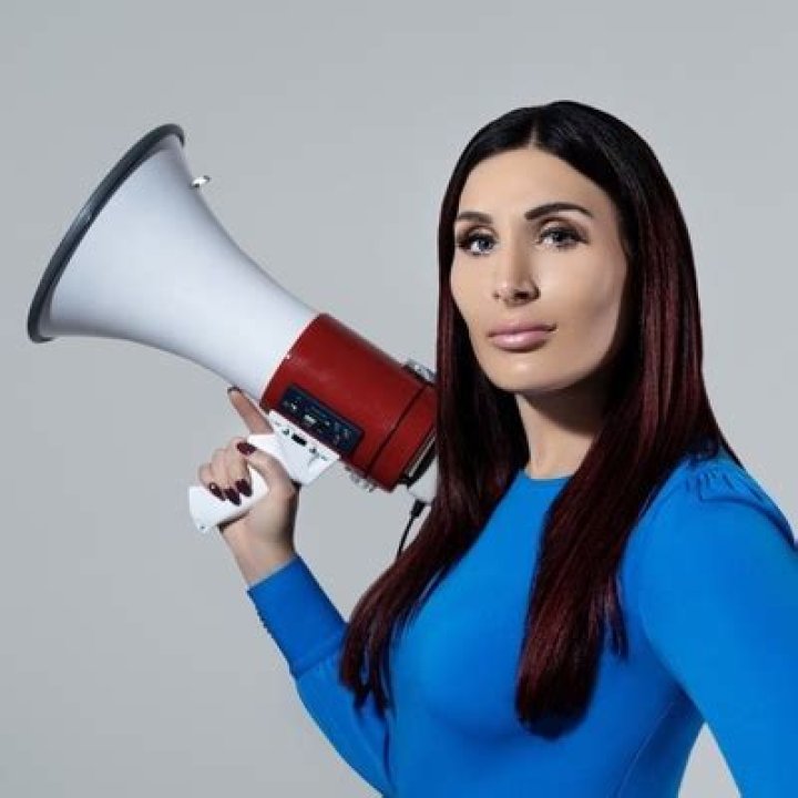 LauraLoomer