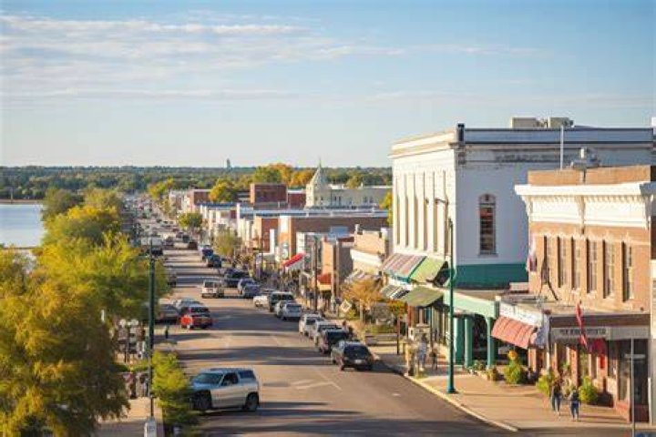 Laurel Mississippi 'Home Town' HGTV Season 2 Home for Sale Southern
