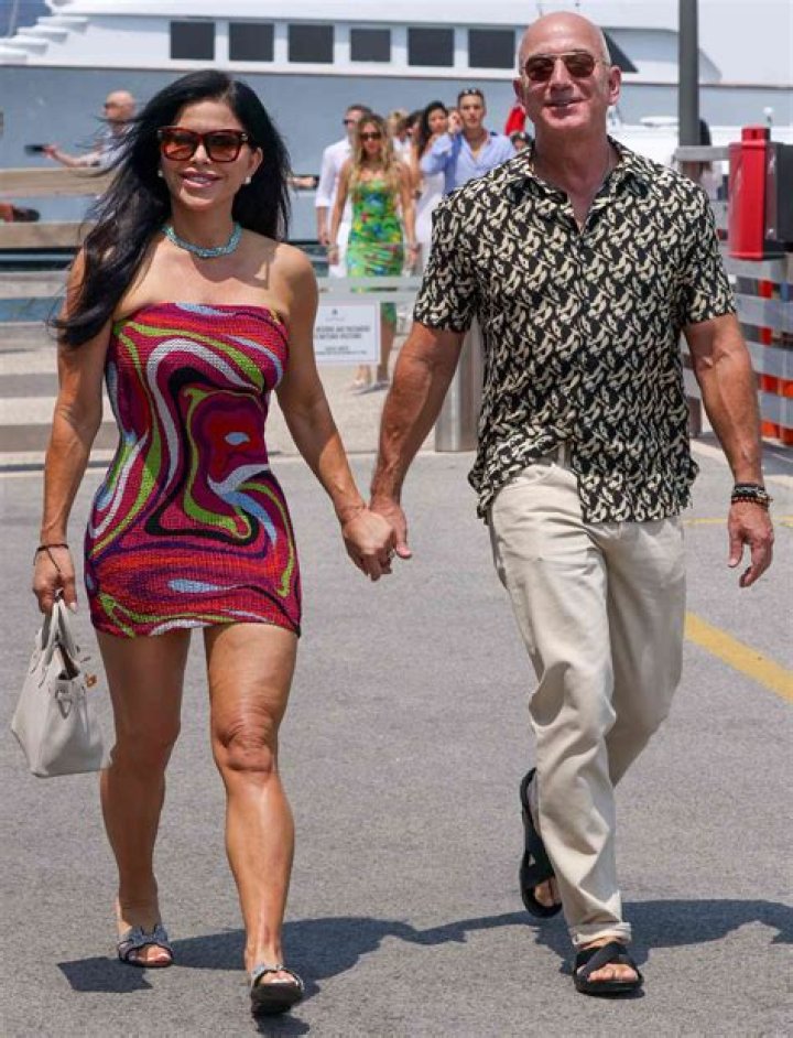 Lauren Sanchez's Colossal Engagement Ring Is Reportedly Worth 2.5 Million