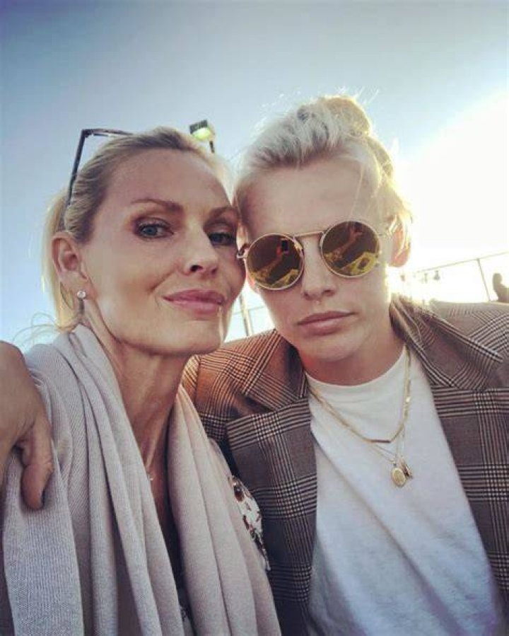 Lauren Wasser Parents Mother Pamela Cook And Father Details