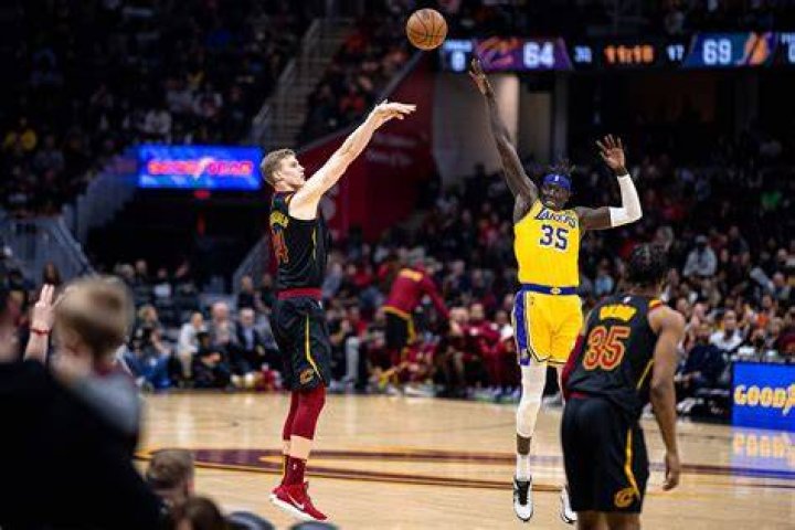 Lauri Markkanens Chicago missade slutspelet igen finl&auml;ndarens framtid