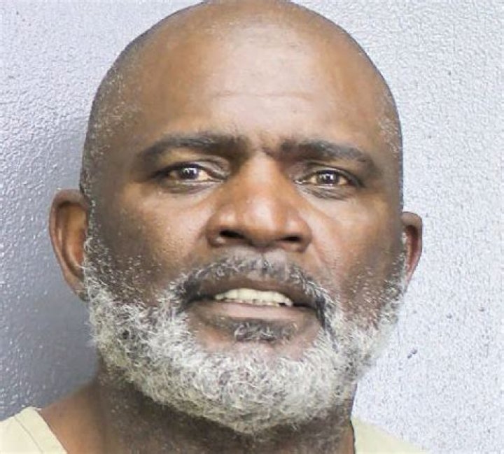 Lawrence Taylor arrested on sex offender violation charge in Florida