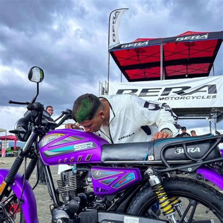 Le regalo UNA MOTO de cumplea&ntilde;os a Mi NOVIA🥺😍 ️ Le regalo UNA MOTO de