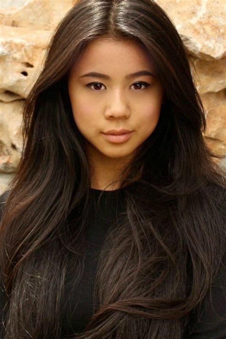 Leah Lewis Wiki, Biography, Age, Movies, Web Series, Songs, Images