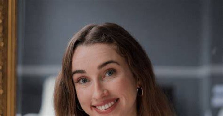 Learn all about Sienna Santer (YouTube Star) Famous Faces