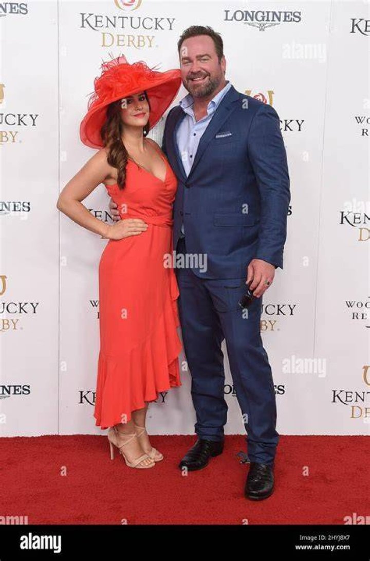 Lee Brice and Sara Reeveley's Love Story Is Straight Out of a
