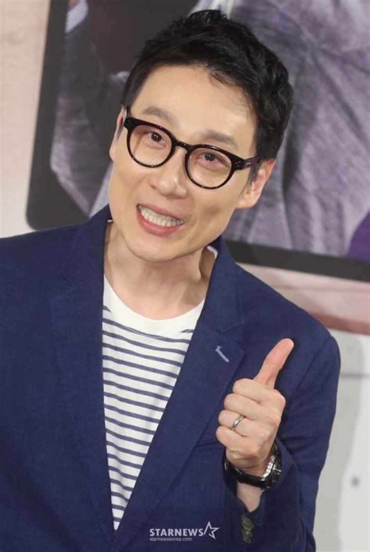 Lee Hwi Jae's wife Moon Jung Won to halt YouTube + SNS after various