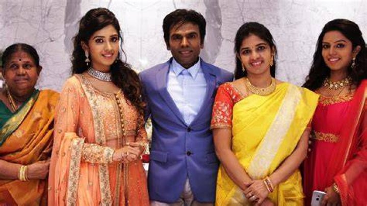 Legend Saravanan Wiki, Biography, Parents, Wife, Age, Family