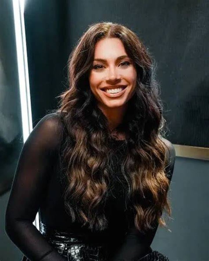 Leila Hormozi Bio