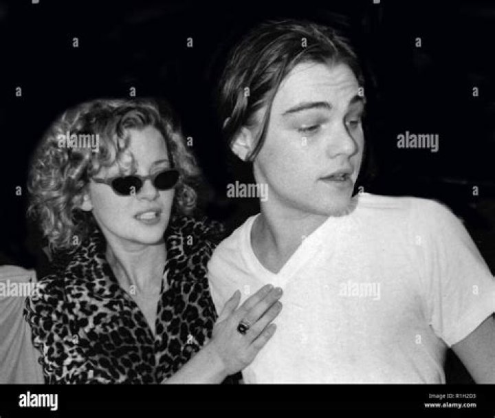 leonardo dicaprio and gretchen mol in 2022 Leonardo dicaprio photos