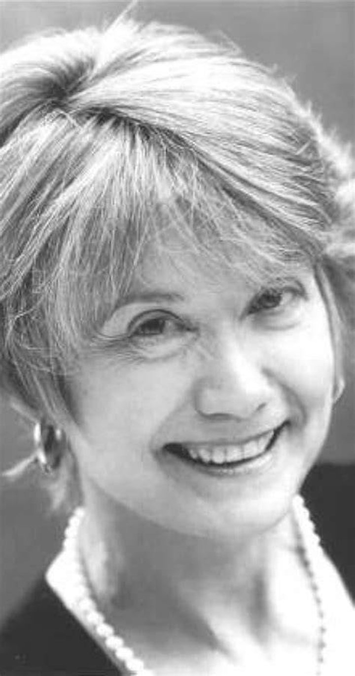 Lesley Staples