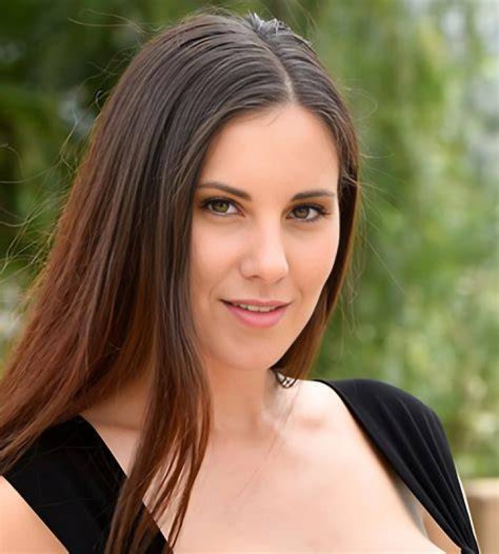 Lilian Stone Biography/Wiki, Age, Height, Career, Photos & More