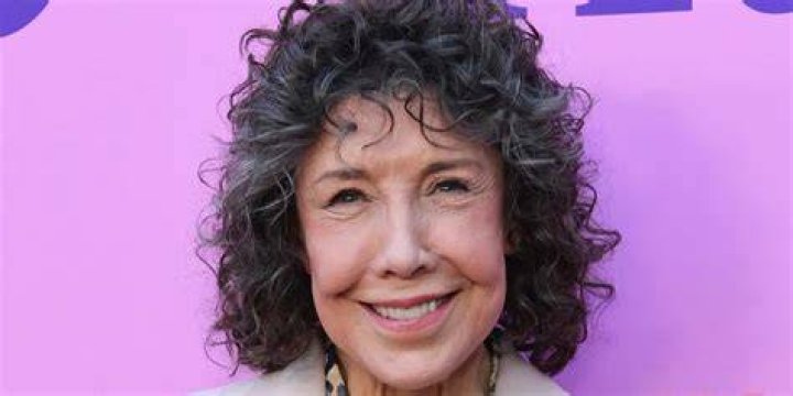 Lily Tomlin Uses This Tightening Primer for a Smooth Complexion at 82