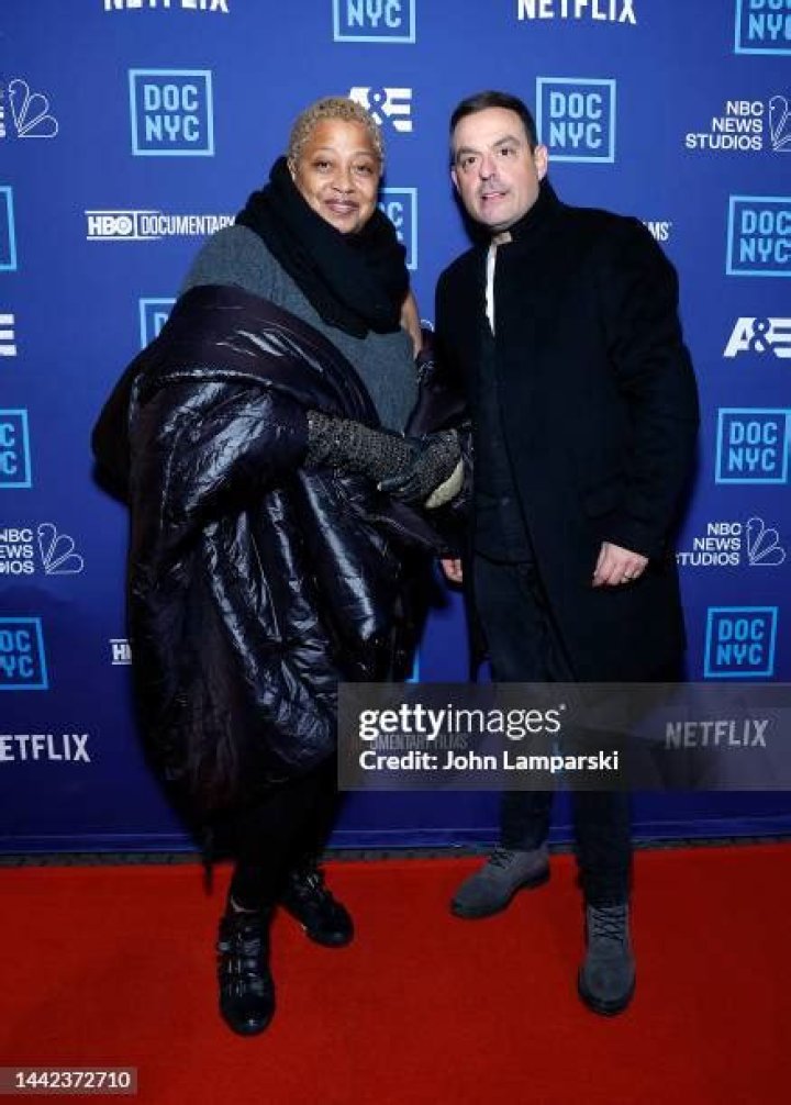 Lisa Fischer is Married to Music! Her Life That is Filled with Songs