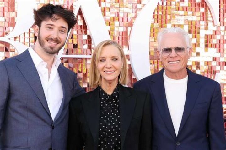 Lisa Kudrow family in detail husband, son, parents, siblings Familytron