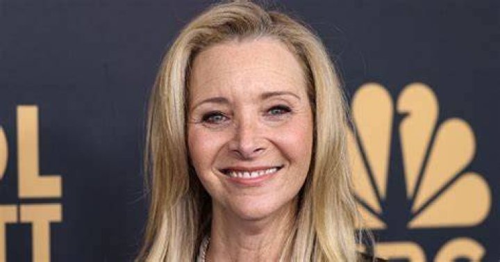 Lisa Kudrow Net Worth 2023 (Forbes) Friends Phoebe Net Worth Club 2023