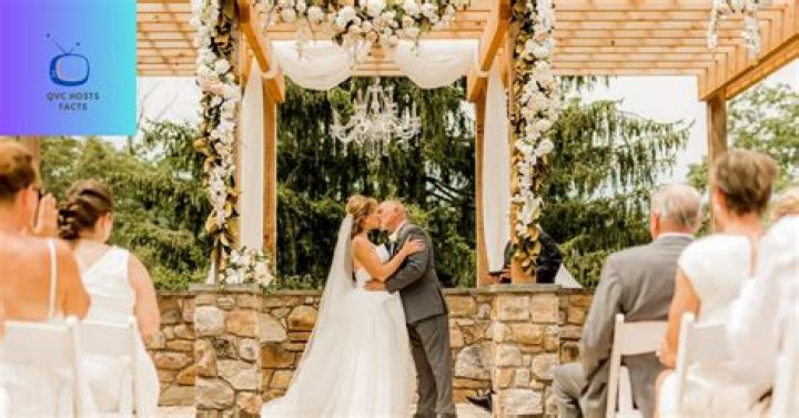 Lisa Robertson Engaged & Married To Jeffrey Lawrence