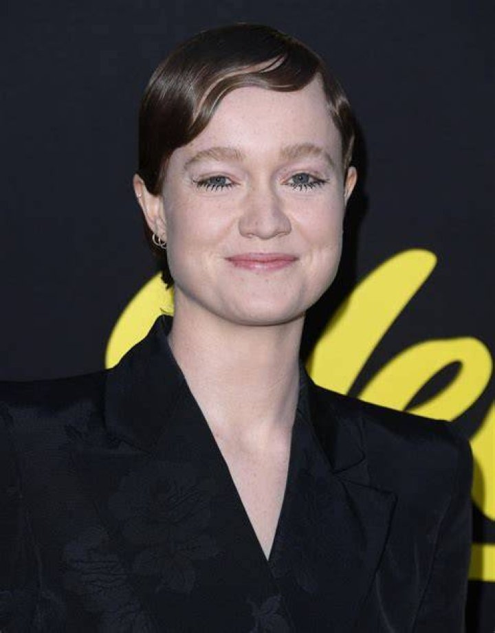 Liv Hewson's Wiki Relationships, Measurements, Net Worth, Age