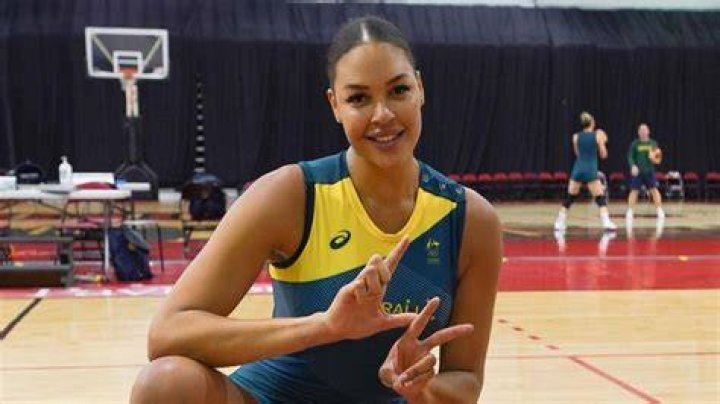 Liz Cambage LeonieTorres Blog