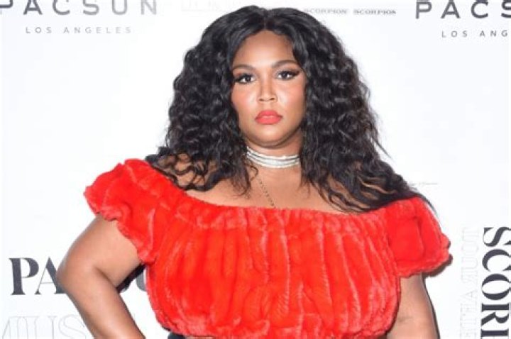 Lizzo Bio, Wiki, Net Worth, Dating, Boyfriend, Age, Height, Salary