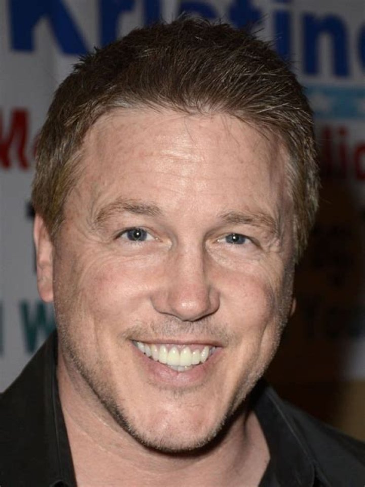Lochlyn Munro's Bio, Age, Wife, Net Worth, Height, Weight