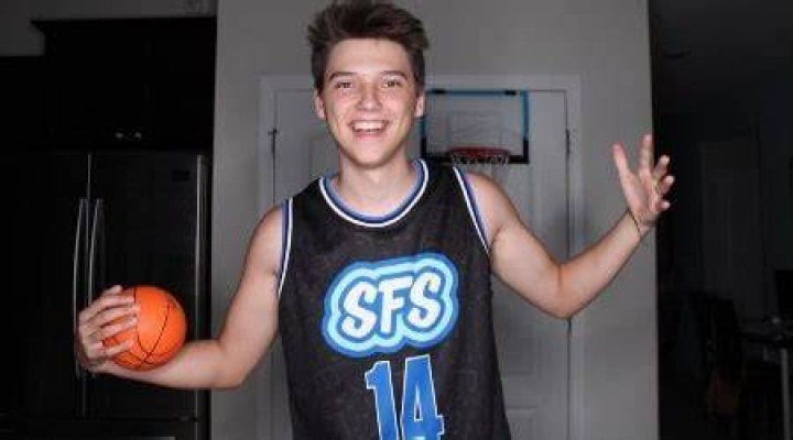 Logan Sharpe Height, Weight, Age, Girlfriend, Family, Biography