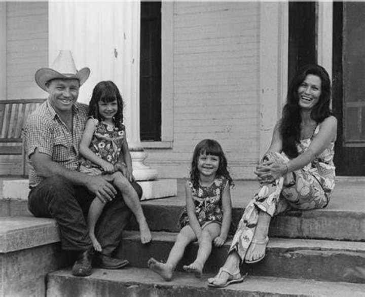 Loretta and her husband Doolittle Lynn, and their twins Patsy and Peggy