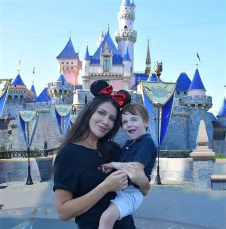 Lorry Hill Wiki, Bio, Age, Husband, Height, Plastic Surgery, YouTube