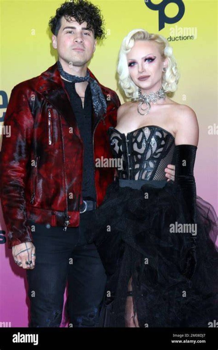 LOS ANGELES DEC 4 Anthony Padilla, Mykie aka Lauren Mychal at the