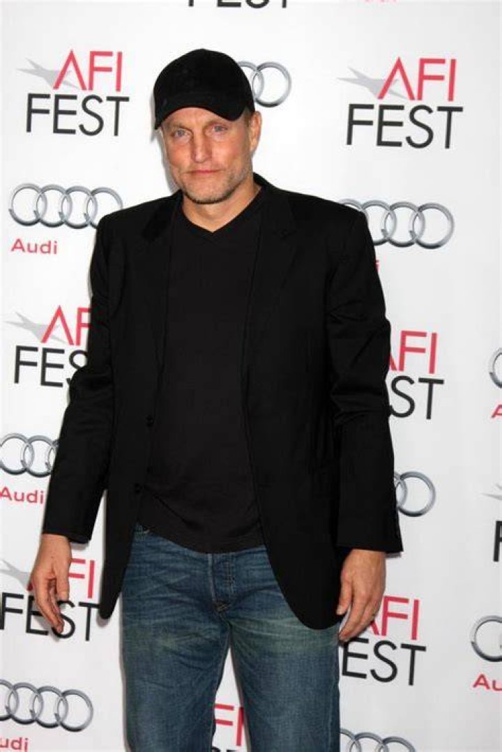 LOS ANGELES, NOV 9 Woody Harrelson, Brett Harrelson, guests at the