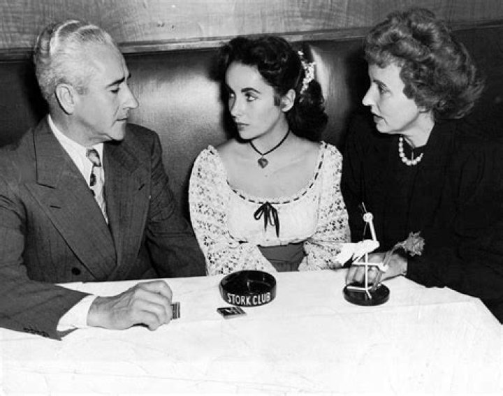 Los siete esposos y ocho matrimonios de Elizabeth Taylor culturizando